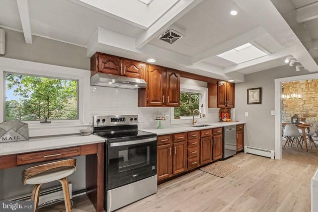 4300 MEADOW CREST RD, Harrisburg, PA 17112