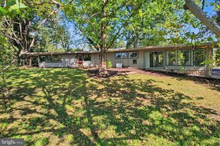 4300 MEADOW CREST RD, Harrisburg, PA 17112