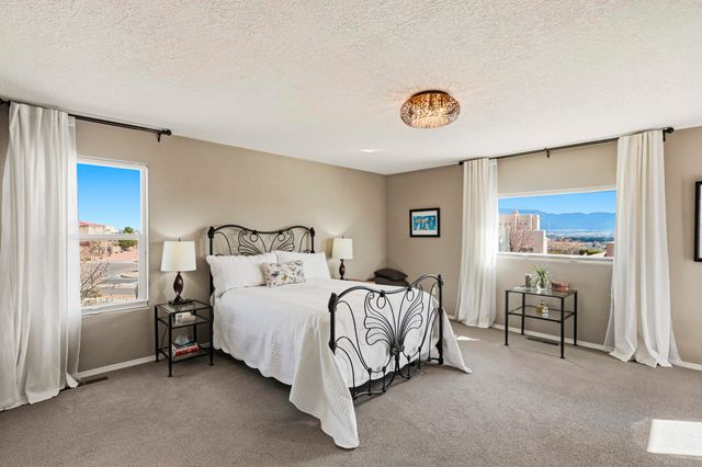 3823 Alamogordo Drive NW, Albuquerque, NM 87120