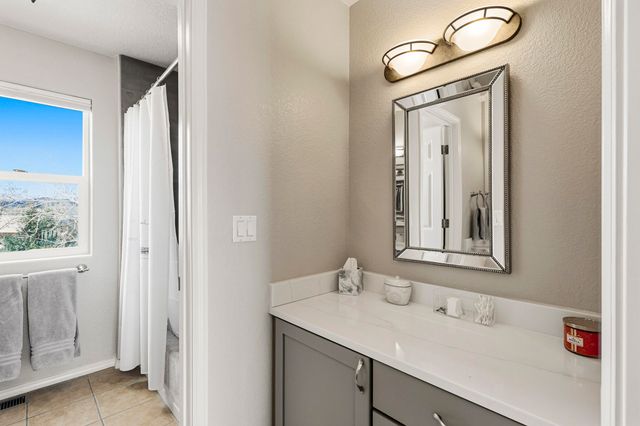 3823 Alamogordo Drive NW, Albuquerque, NM 87120