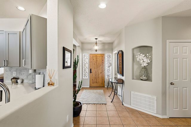 3823 Alamogordo Drive NW, Albuquerque, NM 87120