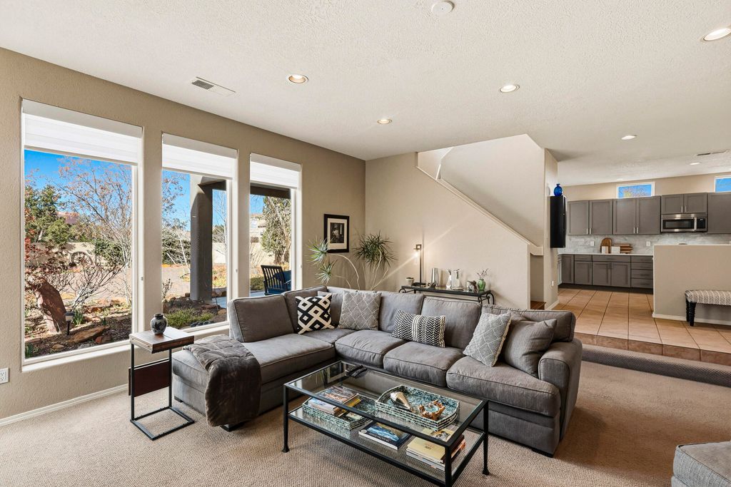 Image 13 of property listing at 3823 Alamogordo Drive NW, Albuquerque, NM 87120