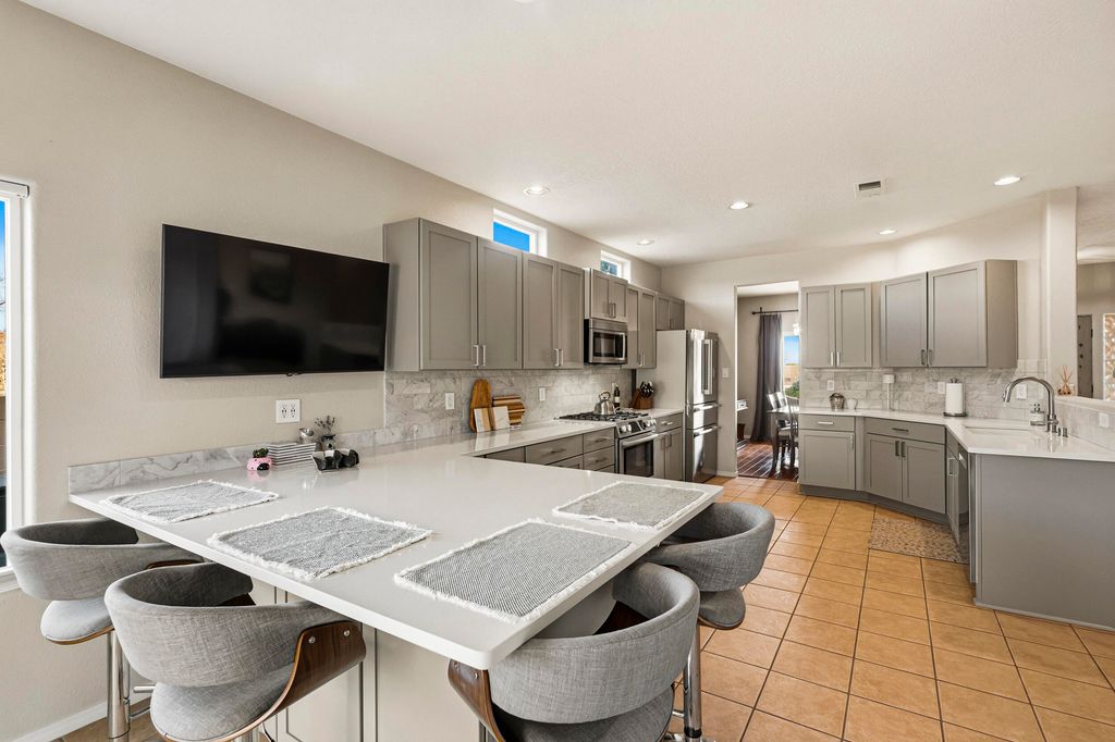 Image 15 of property listing at 3823 Alamogordo Drive NW, Albuquerque, NM 87120