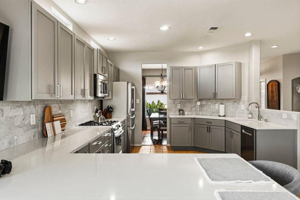 Image 16 of property listing at 3823 Alamogordo Drive NW, Albuquerque, NM 87120