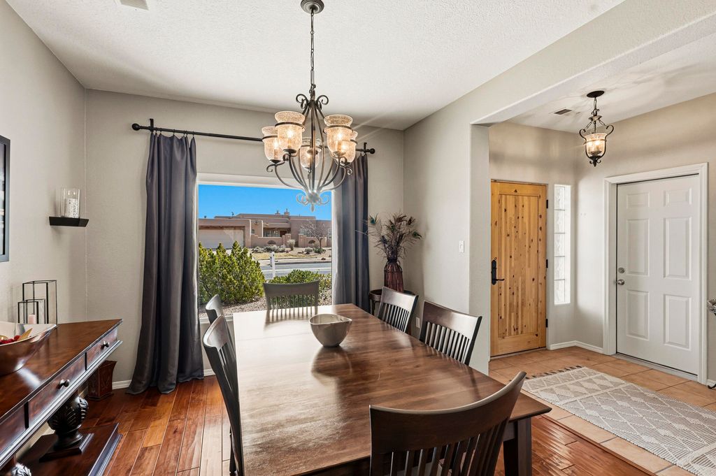 Image 23 of property listing at 3823 Alamogordo Drive NW, Albuquerque, NM 87120