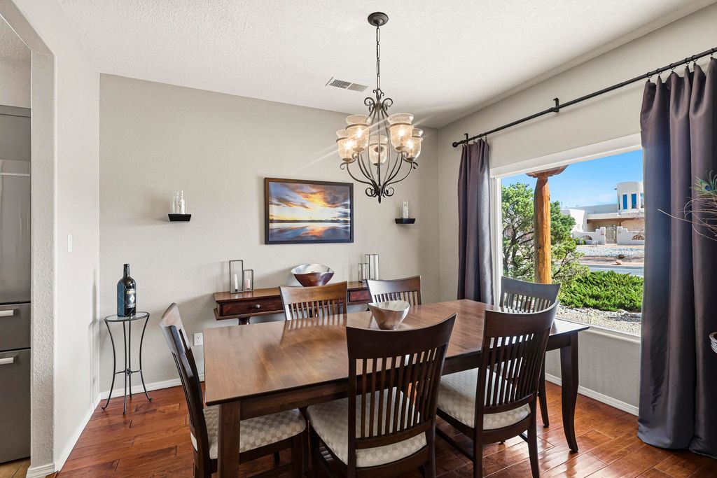 Image 24 of property listing at 3823 Alamogordo Drive NW, Albuquerque, NM 87120