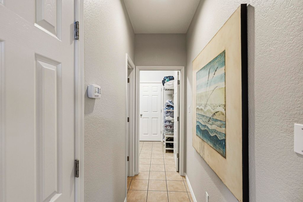 Image 25 of property listing at 3823 Alamogordo Drive NW, Albuquerque, NM 87120