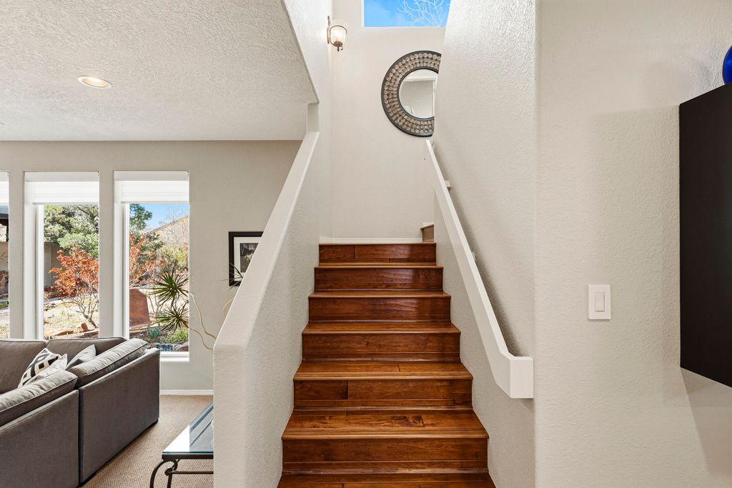 Image 28 of property listing at 3823 Alamogordo Drive NW, Albuquerque, NM 87120