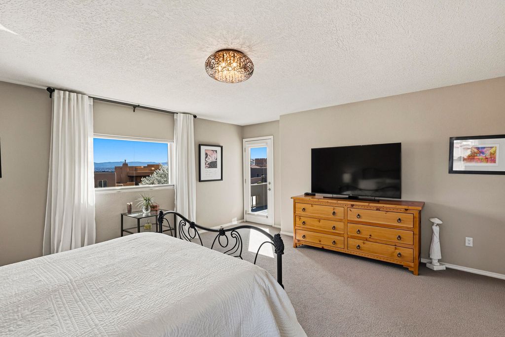 Image 32 of property listing at 3823 Alamogordo Drive NW, Albuquerque, NM 87120