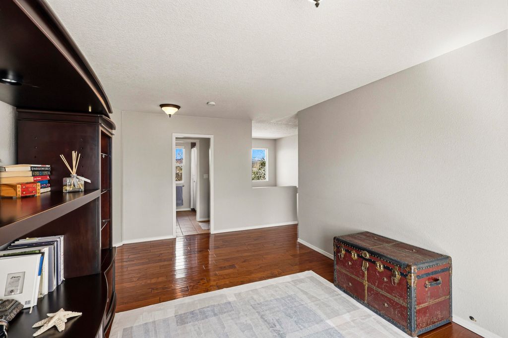 Image 37 of property listing at 3823 Alamogordo Drive NW, Albuquerque, NM 87120