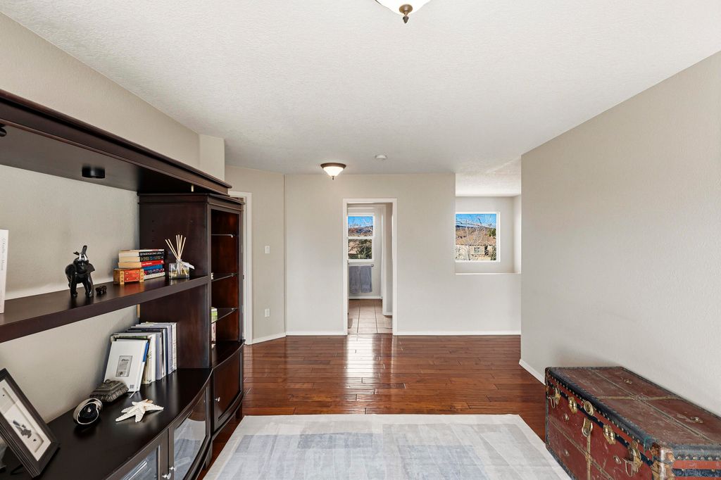 Image 38 of property listing at 3823 Alamogordo Drive NW, Albuquerque, NM 87120