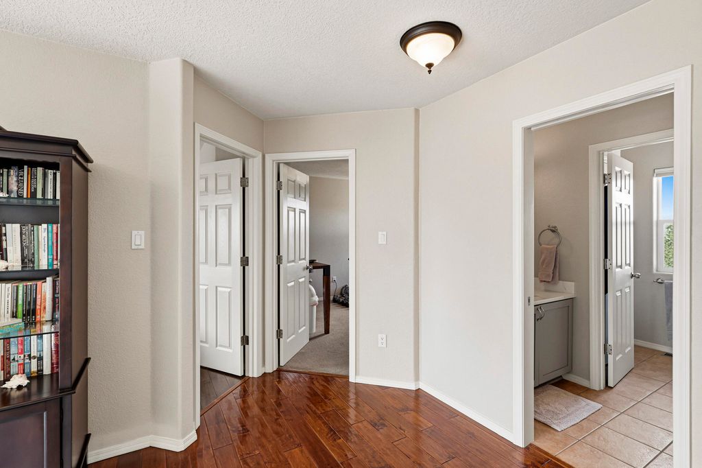 Image 39 of property listing at 3823 Alamogordo Drive NW, Albuquerque, NM 87120