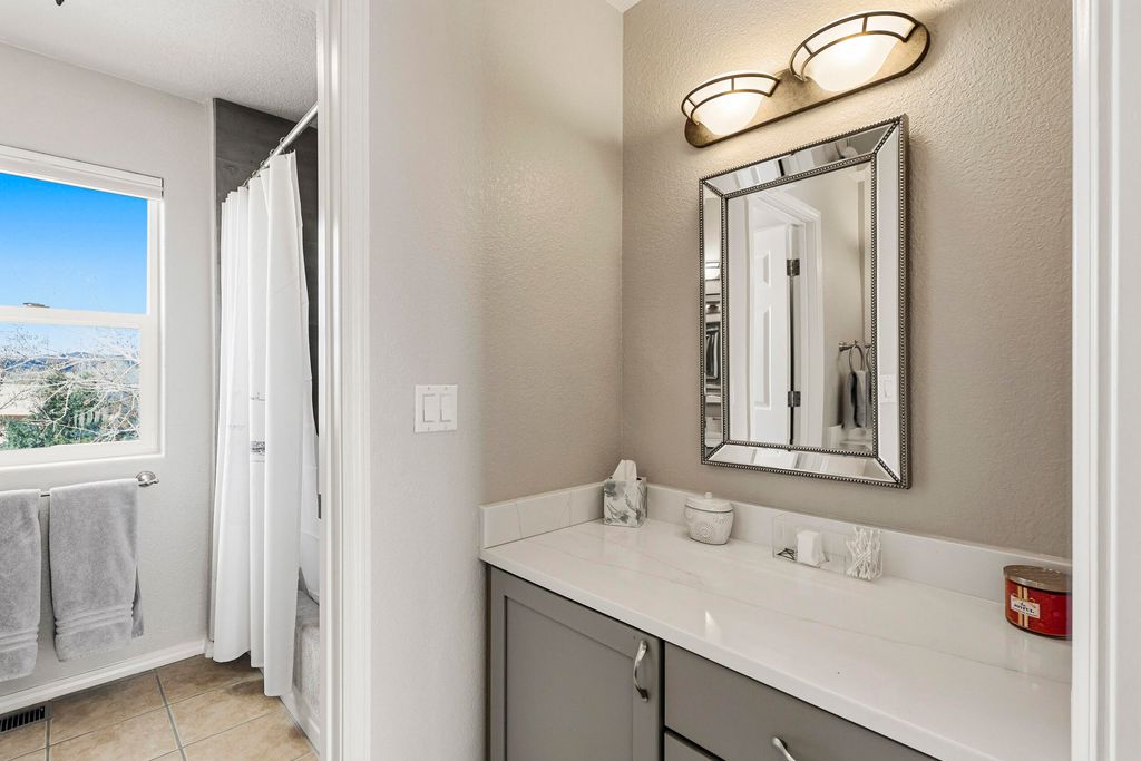 Image 44 of property listing at 3823 Alamogordo Drive NW, Albuquerque, NM 87120