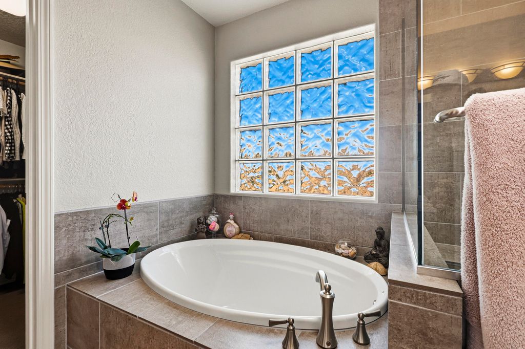 Image 46 of property listing at 3823 Alamogordo Drive NW, Albuquerque, NM 87120