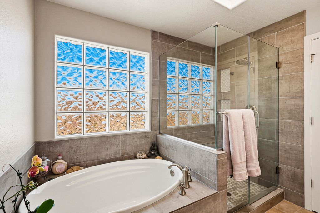 Image 48 of property listing at 3823 Alamogordo Drive NW, Albuquerque, NM 87120