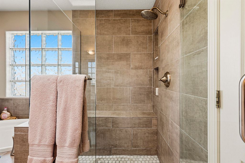 Image 50 of property listing at 3823 Alamogordo Drive NW, Albuquerque, NM 87120