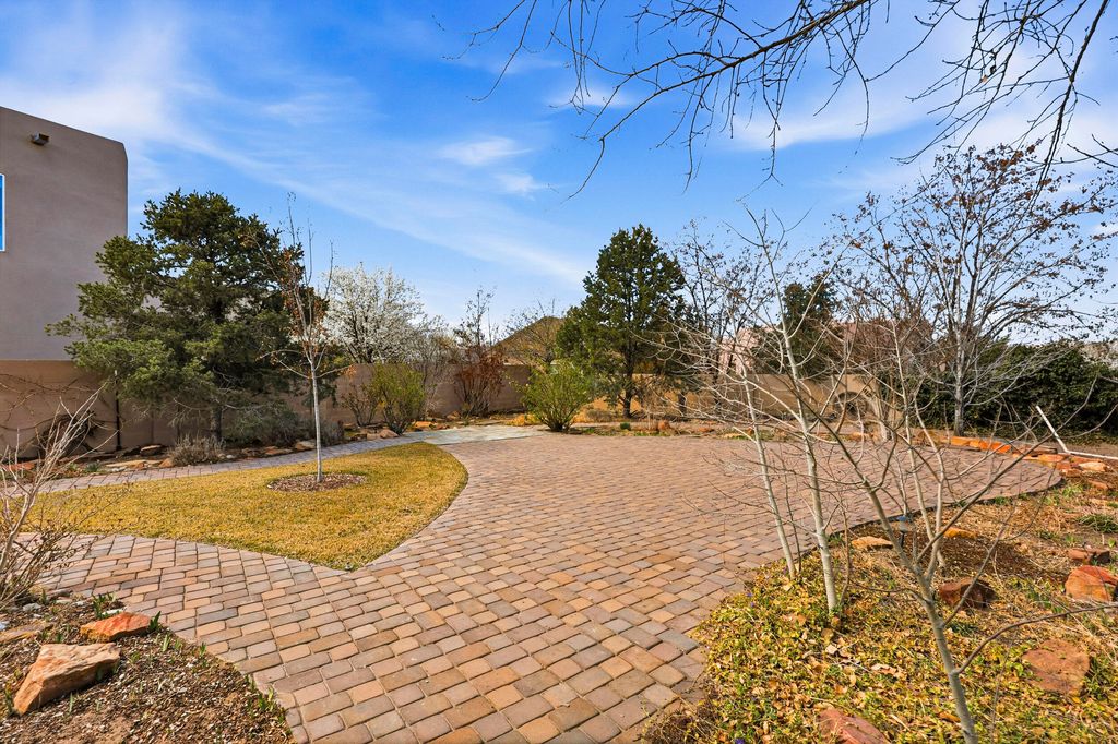 Image 59 of property listing at 3823 Alamogordo Drive NW, Albuquerque, NM 87120