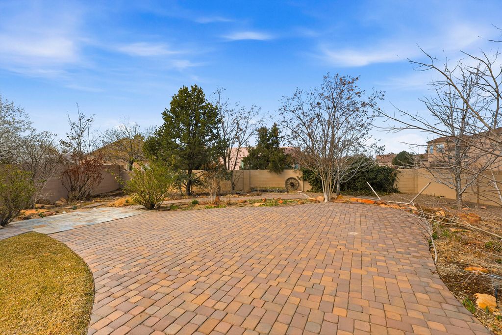 Image 60 of property listing at 3823 Alamogordo Drive NW, Albuquerque, NM 87120