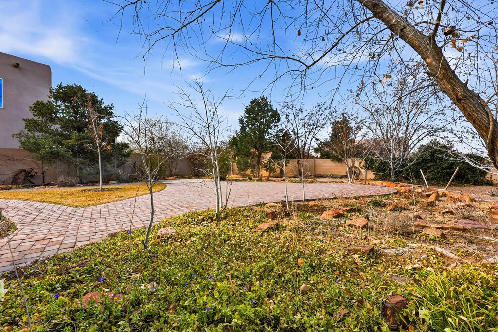 Image 68 of property listing at 3823 Alamogordo Drive NW, Albuquerque, NM 87120