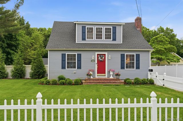 238 Woodlawn Avenue, Saint James, NY 11780