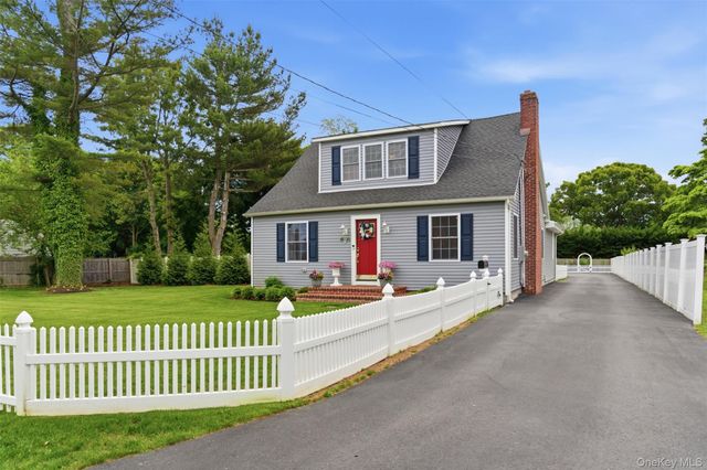 238 Woodlawn Avenue, Saint James, NY 11780