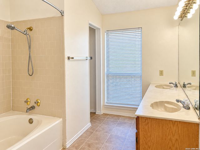 313 BURKWOOD LN, Cibolo, TX 78108