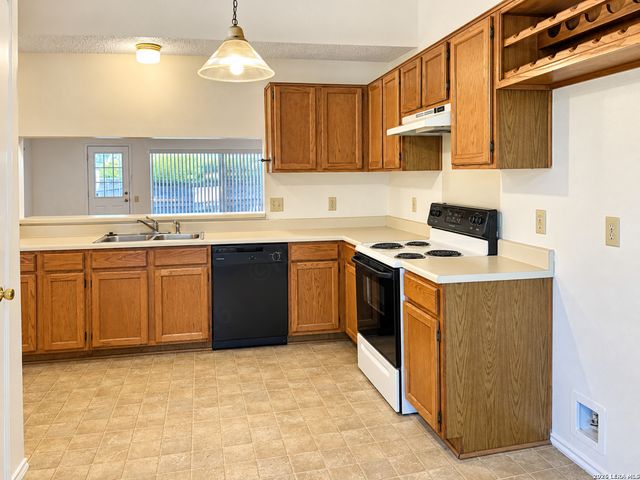 313 BURKWOOD LN, Cibolo, TX 78108