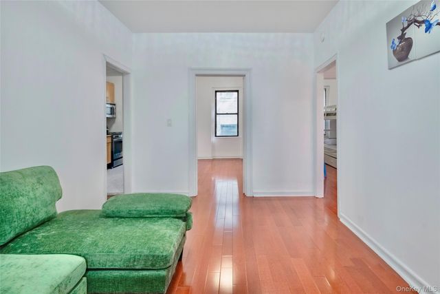 21-77 33rd Street 2A, Astoria, NY 11105