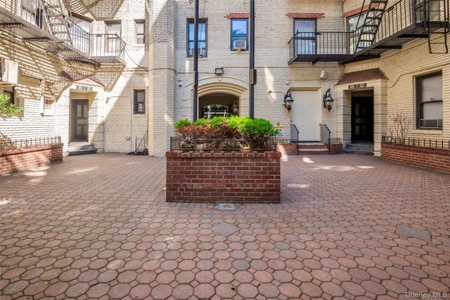 21-77 33rd Street 2A, Astoria, NY 11105