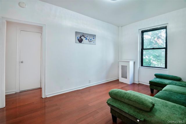 21-77 33rd Street 2A, Astoria, NY 11105