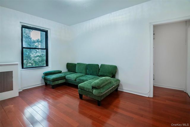 21-77 33rd Street 2A, Astoria, NY 11105