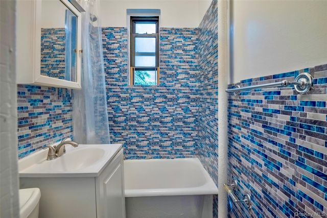 21-77 33rd Street 2A, Astoria, NY 11105