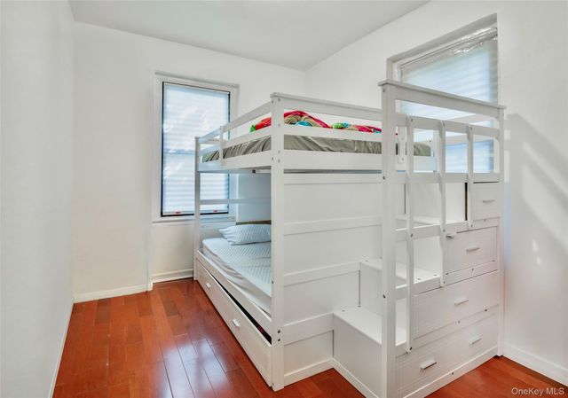 21-77 33rd Street 2A, Astoria, NY 11105