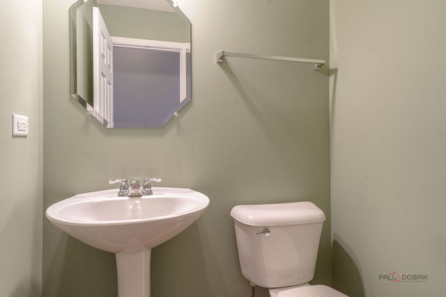 532 S Jade Lane, Round Lake, IL 60073