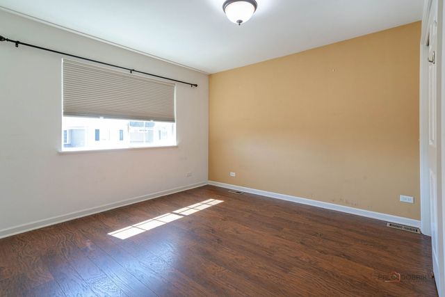 532 S Jade Lane, Round Lake, IL 60073