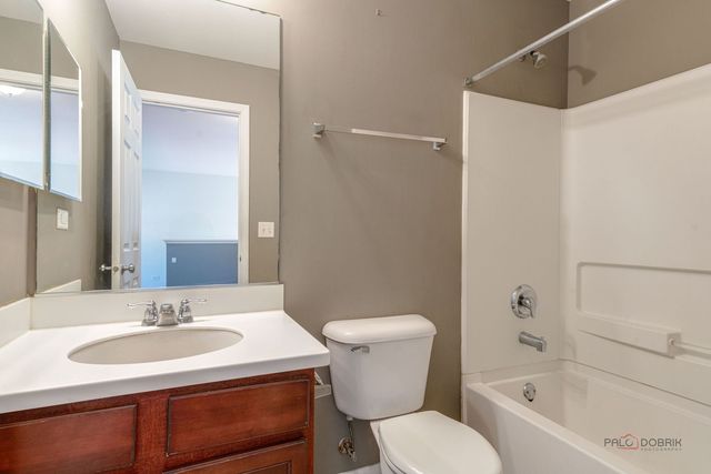 532 S Jade Lane, Round Lake, IL 60073