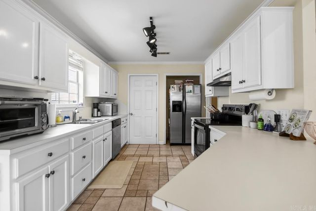 22 Springridge Drive, Little Rock, AR 72211