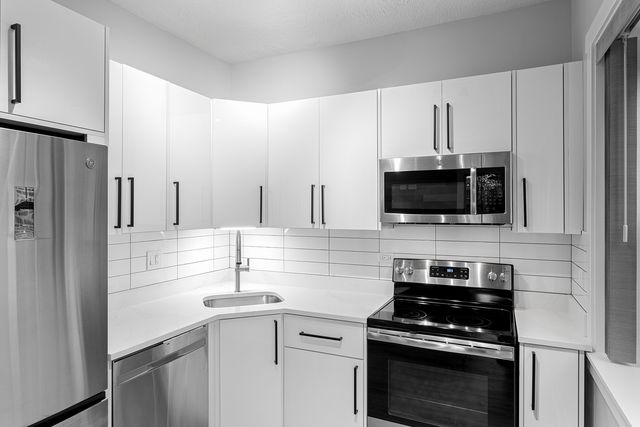 7645 N SHERIDAN Road 407, Chicago, IL 60626