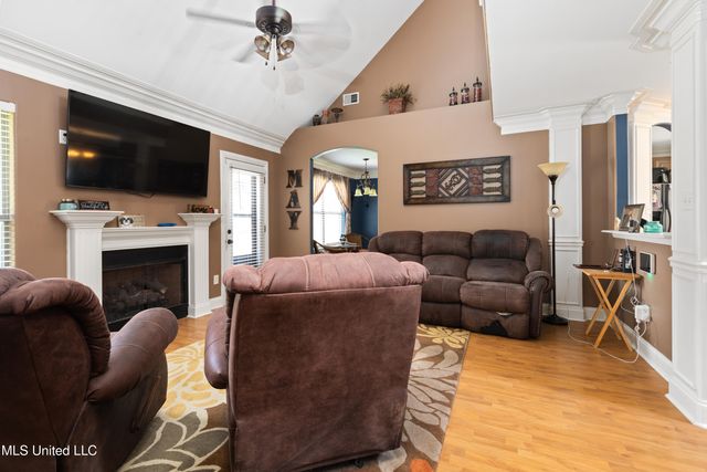 7137 W Arcastle Loop, Southaven, MS 38671