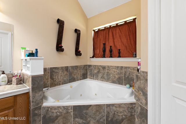 7137 W Arcastle Loop, Southaven, MS 38671