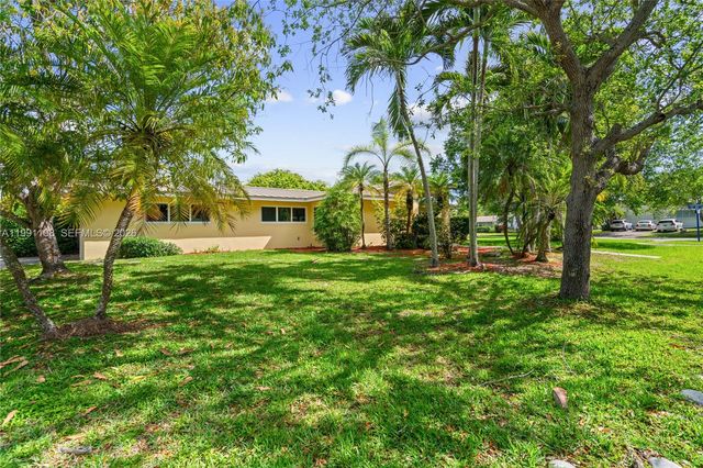 8201 SW 150th Dr, Palmetto Bay, FL 33158