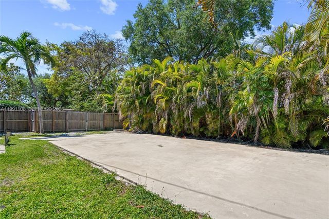 8201 SW 150th Dr, Palmetto Bay, FL 33158