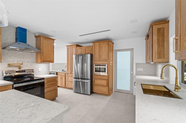 8201 SW 150th Dr, Palmetto Bay, FL 33158