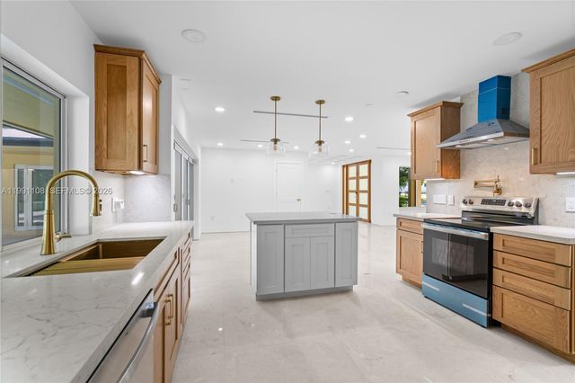 8201 SW 150th Dr, Palmetto Bay, FL 33158