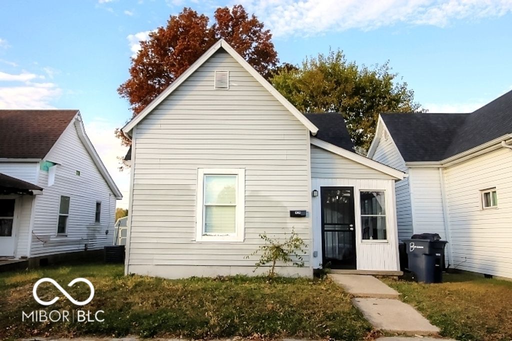 1302 S E Street, Elwood, IN 46036