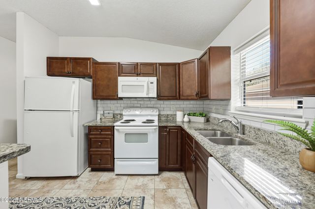 7534 INTERNATIONAL VILLAGE Drive, Jacksonville, FL 32277