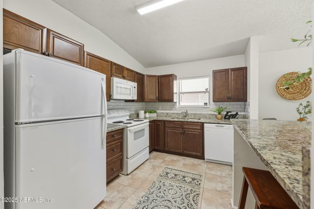 7534 INTERNATIONAL VILLAGE Drive, Jacksonville, FL 32277