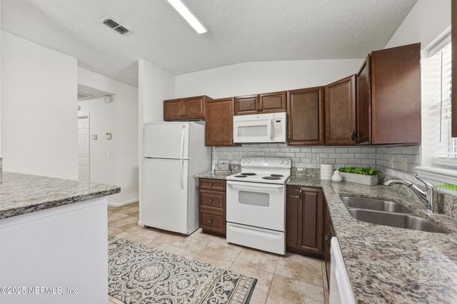 7534 INTERNATIONAL VILLAGE Drive, Jacksonville, FL 32277