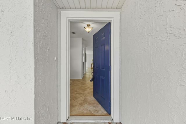 7534 INTERNATIONAL VILLAGE Drive, Jacksonville, FL 32277