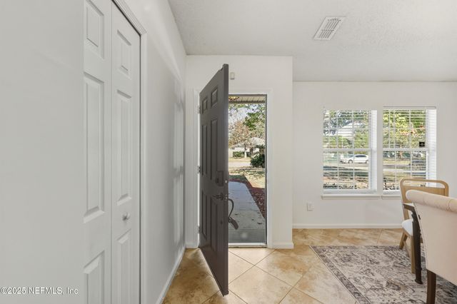 7534 INTERNATIONAL VILLAGE Drive, Jacksonville, FL 32277